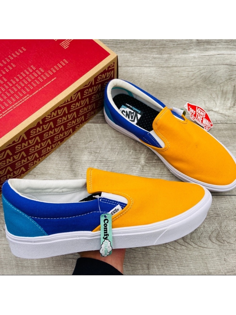 NWT Vans Comfycush Slip-On